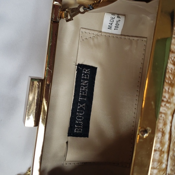 Bijoux Terner tan vegan croc hardshell clutch w gold hardware and clip clasp - Picture 3 of 5